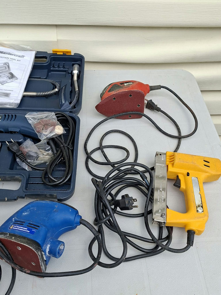 Assorted Power Tools and Sanders - image 4 of 7