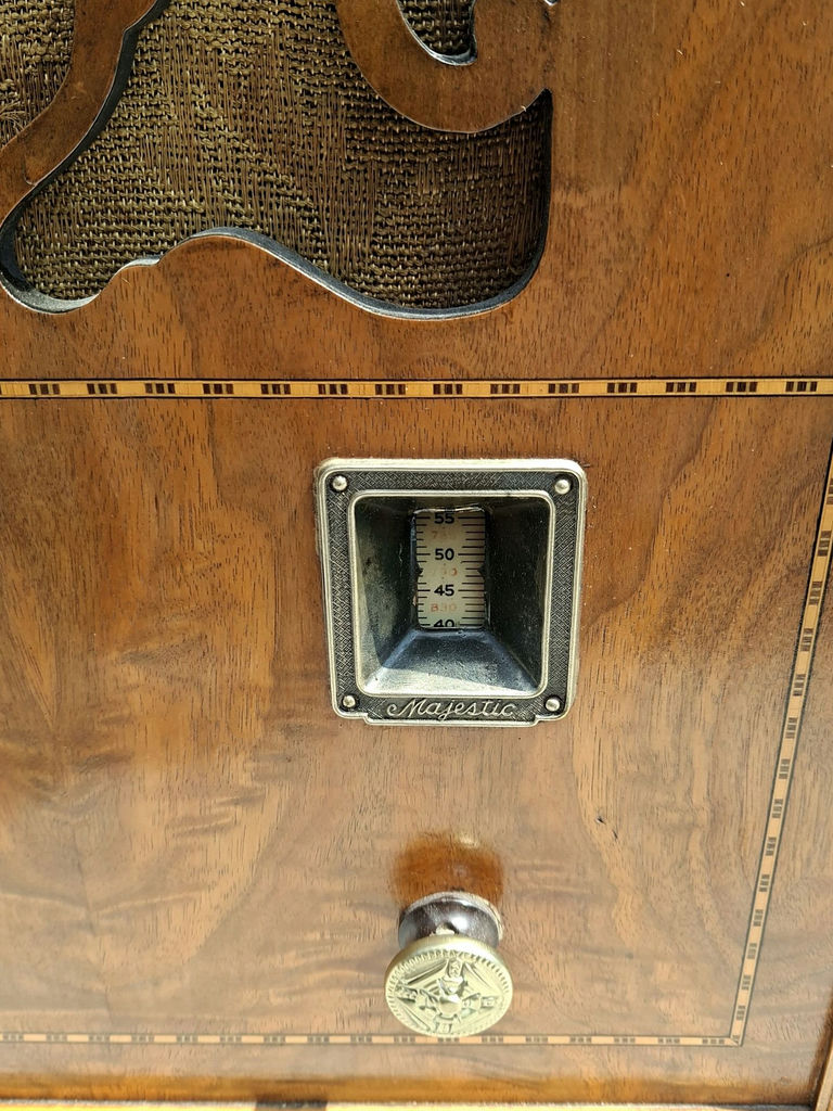 Majestic Wooden Tabletop Radio - image 2 of 8