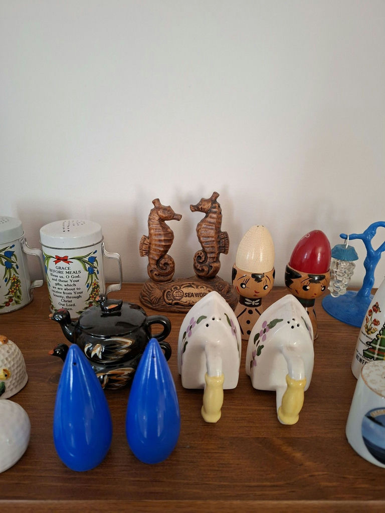 Assorted Ceramic and Decorative Figurines and Kitchenware - image 4 of 7