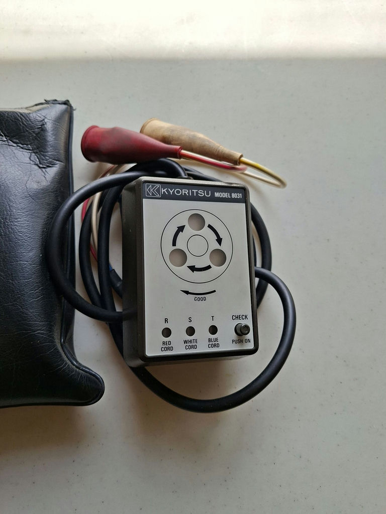 Kyoritsu Model 8031 Phase Rotation Tester with Carrying Case - image 2 of 4
