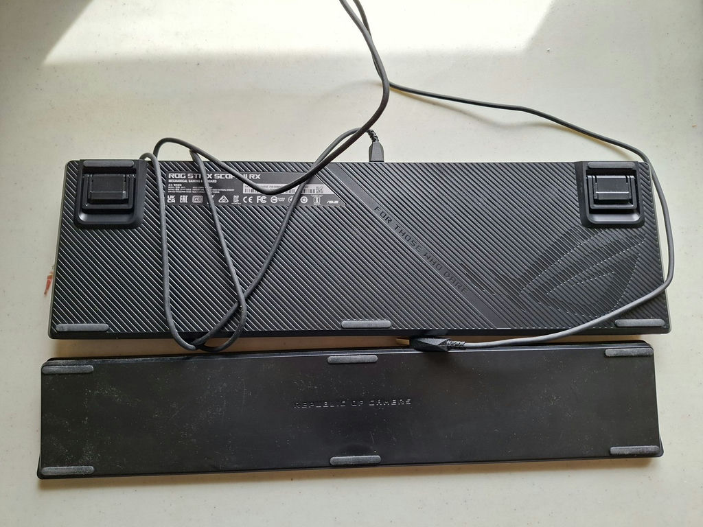 ASUS ROG Strix Scope RX Keyboard and Razer Viper Gaming Mouse - image 5 of 7