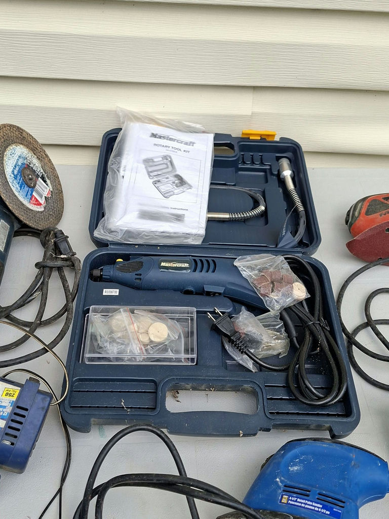 Assorted Power Tools and Sanders - image 3 of 7