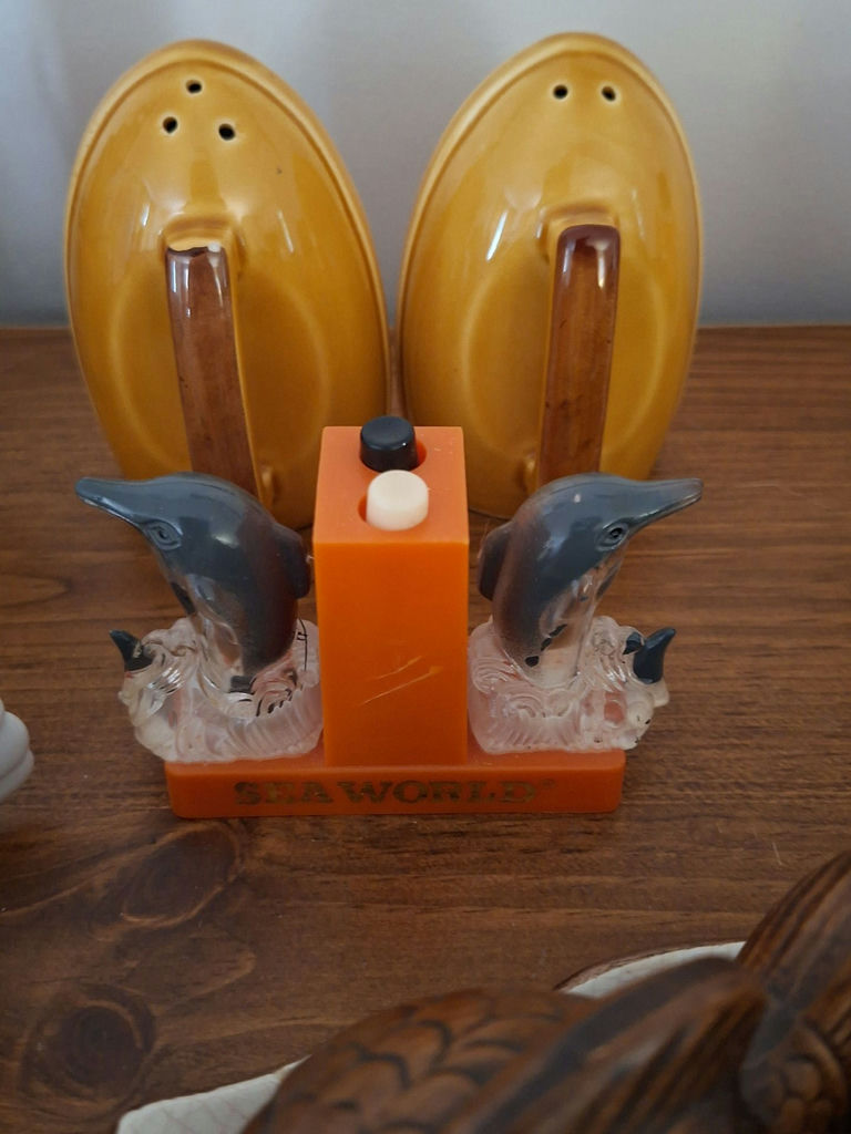 Collection of Ceramic and Decorative Figurines and Shakers - image 9 of 11