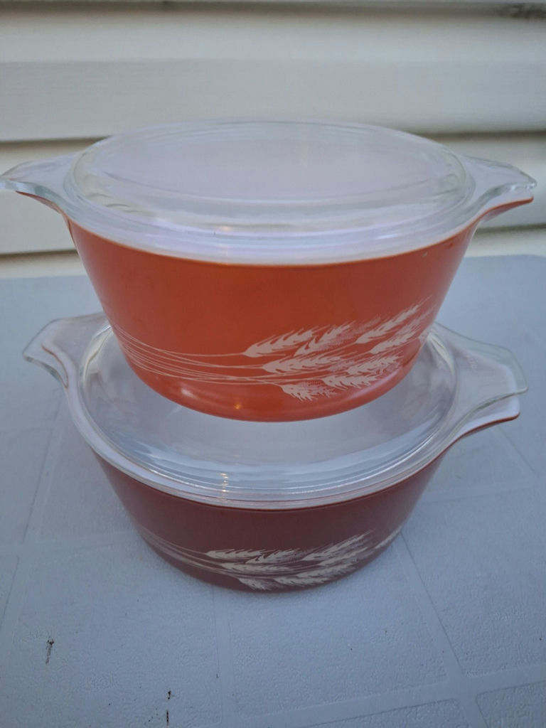 Two Pyrex Vintage Glass Casserole Dishes with Lids - image 3 of 7