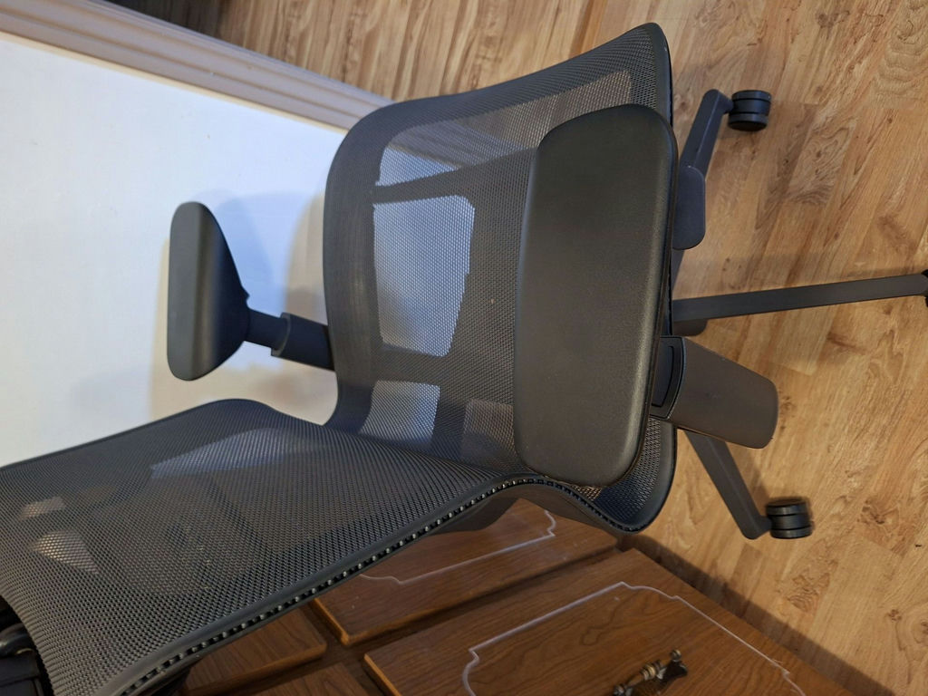 Black Mesh Office Chair - image 2 of 4