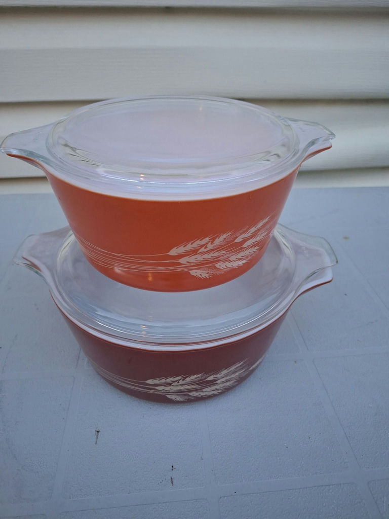 Two Pyrex Vintage Glass Casserole Dishes with Lids - image 1 of 7