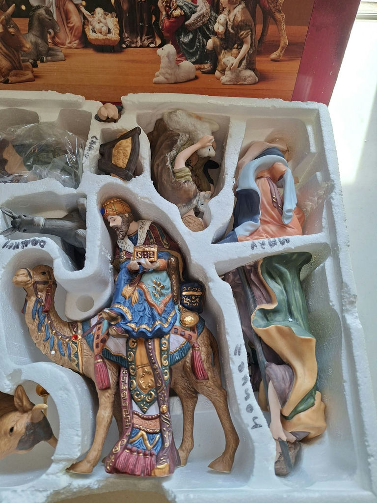 Kirkland Signature Porcelain Nativity Set - image 3 of 5