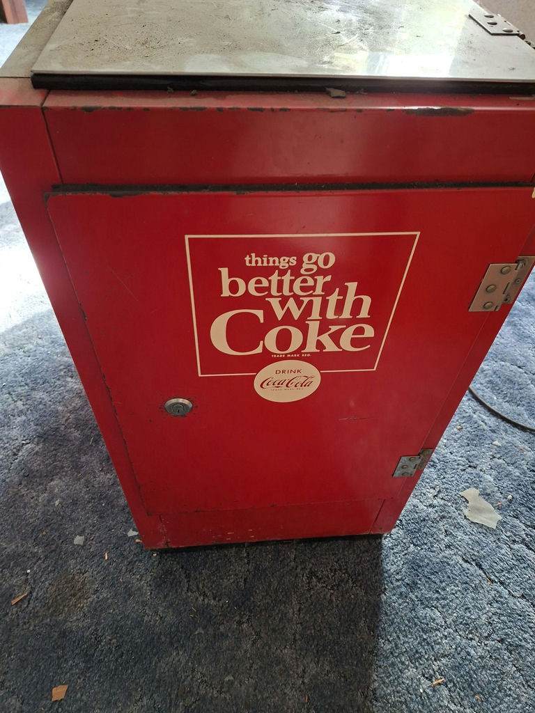 Vintage 1950s Or 60s Coca-Cola Ideal Vending Cooler - image 10 of 10