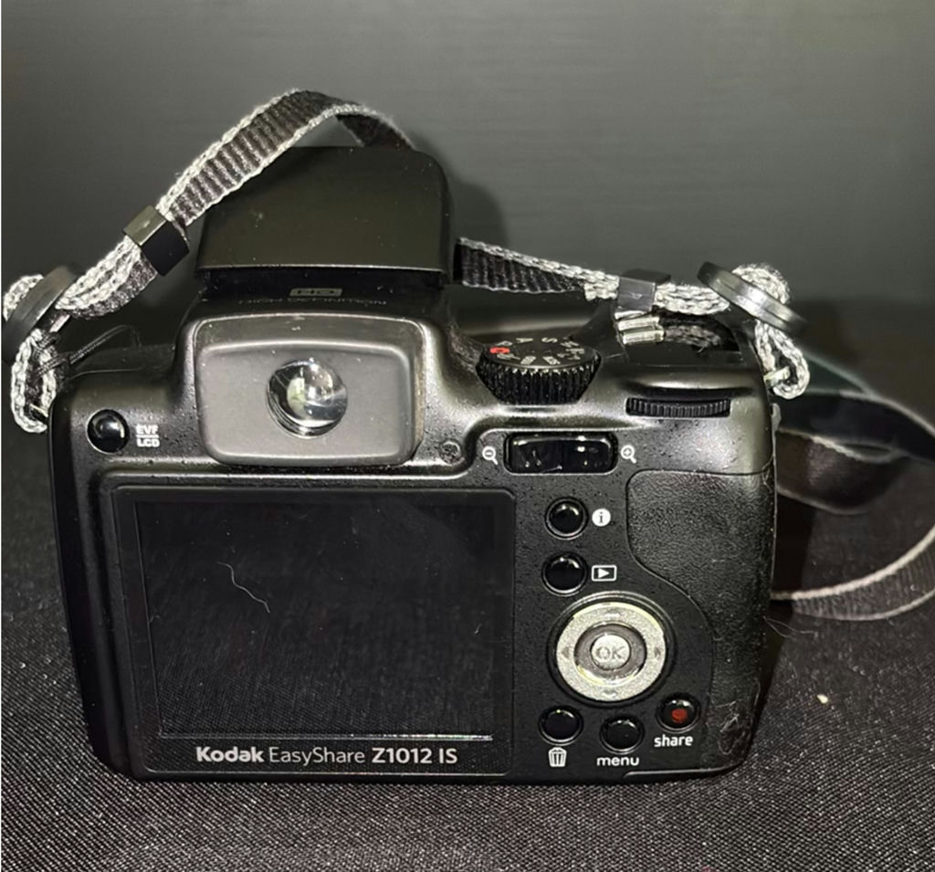 Collection of vintage film and digital cameras - image 11 of 11