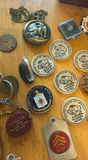 Assorted medals, tokens, and jewelry - thumbnail 5 of 9
