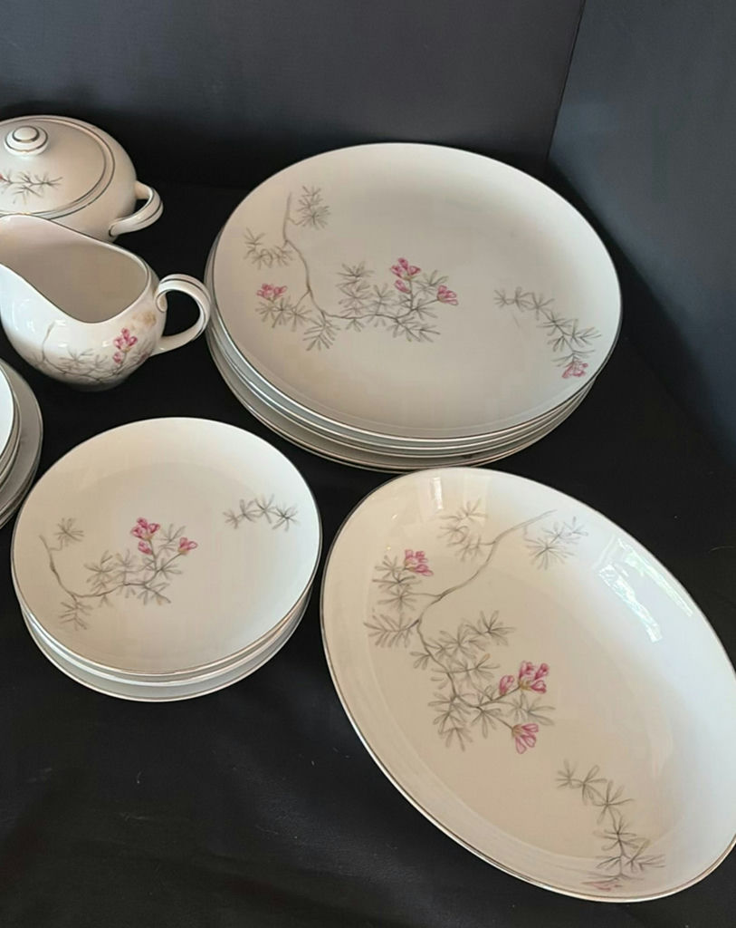 Porcelain dinnerware set with pink floral bamboo motif - image 5 of 9