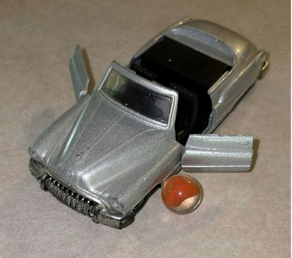 Assorted toy vehicles - image 5 of 6