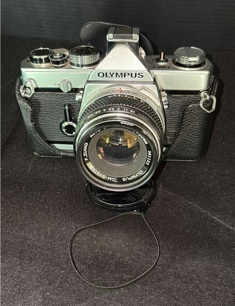 Collection of vintage film and digital cameras - image 6 of 11