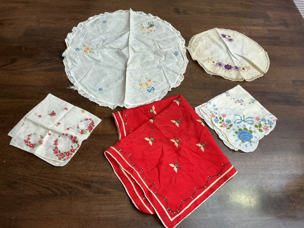 Vintage embroidered pillow cloths, crocheted doilies - image 5 of 5