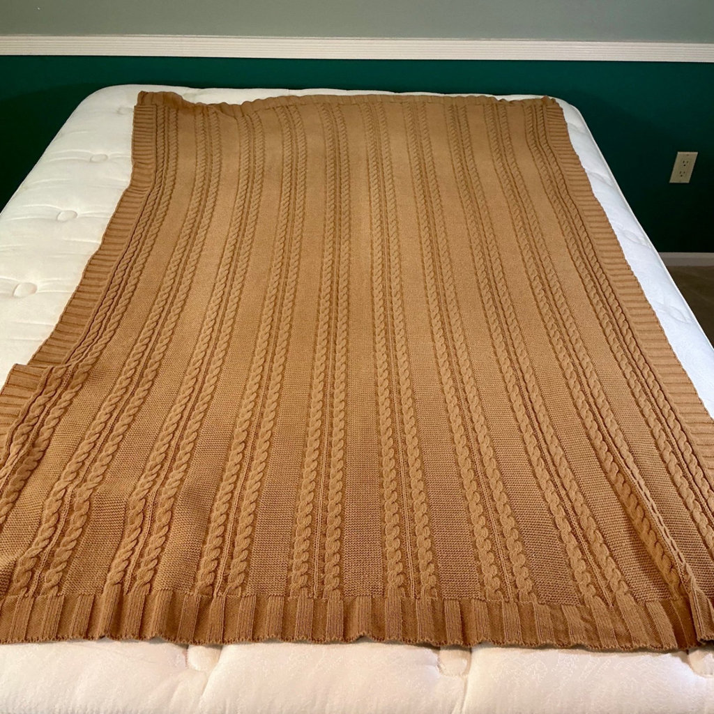 Throw pillows and Knitted Throws - image 3 of 8