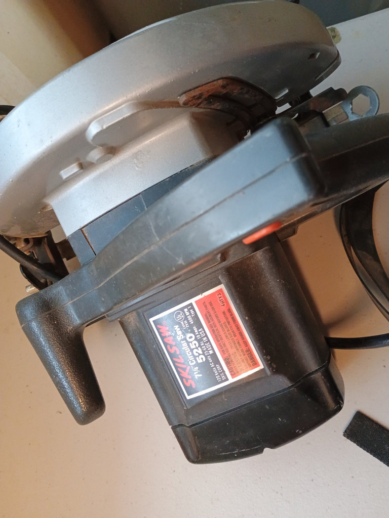 Extension cord, safety goggles, respirator, and circular saw - image 5 of 5