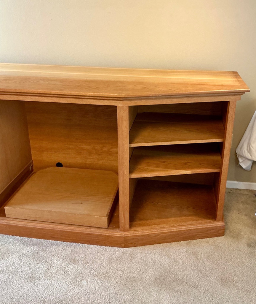 Oak curved-front cabinet - image 4 of 4