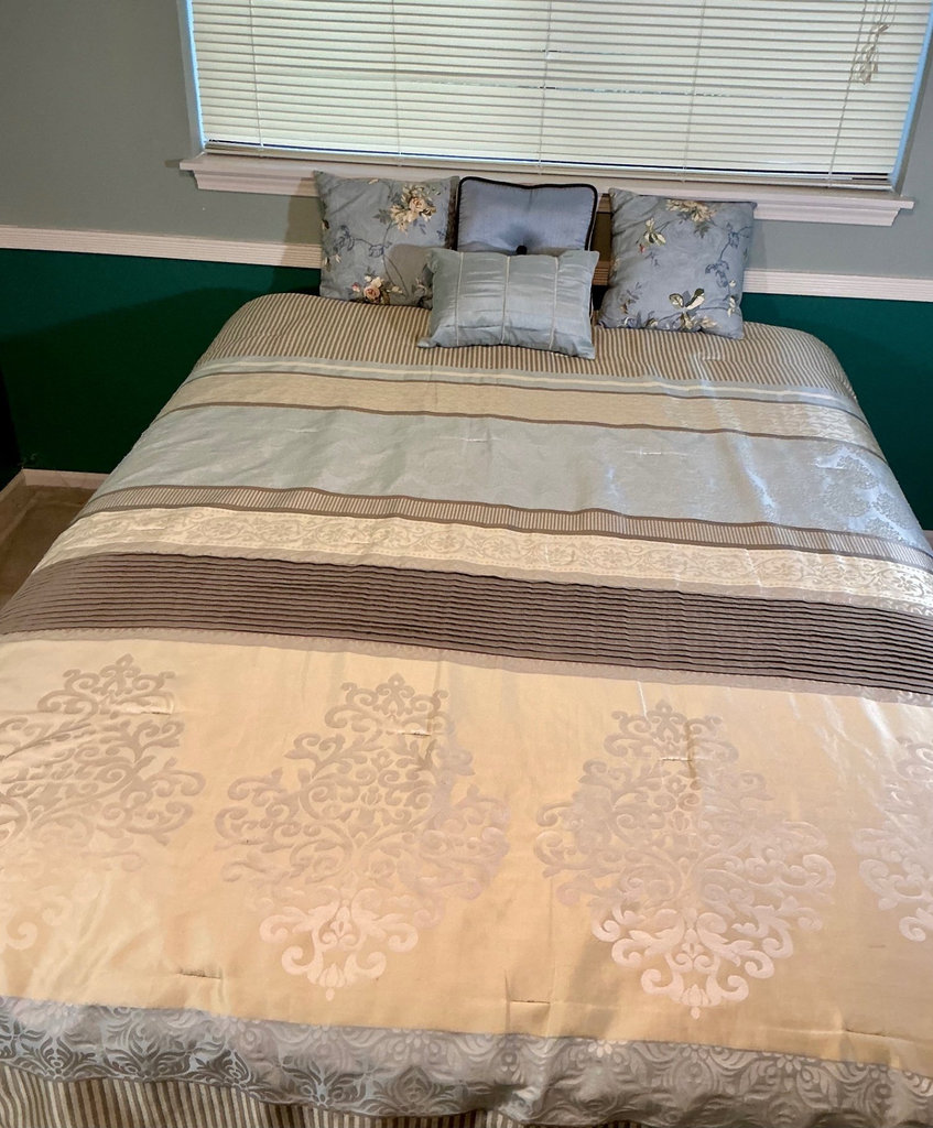 Queen Comforter with Throw pillows  - image 1 of 4