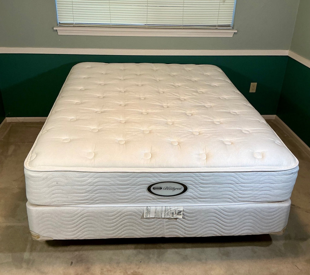 Simmons Beautyrest Mattress - image 1 of 4