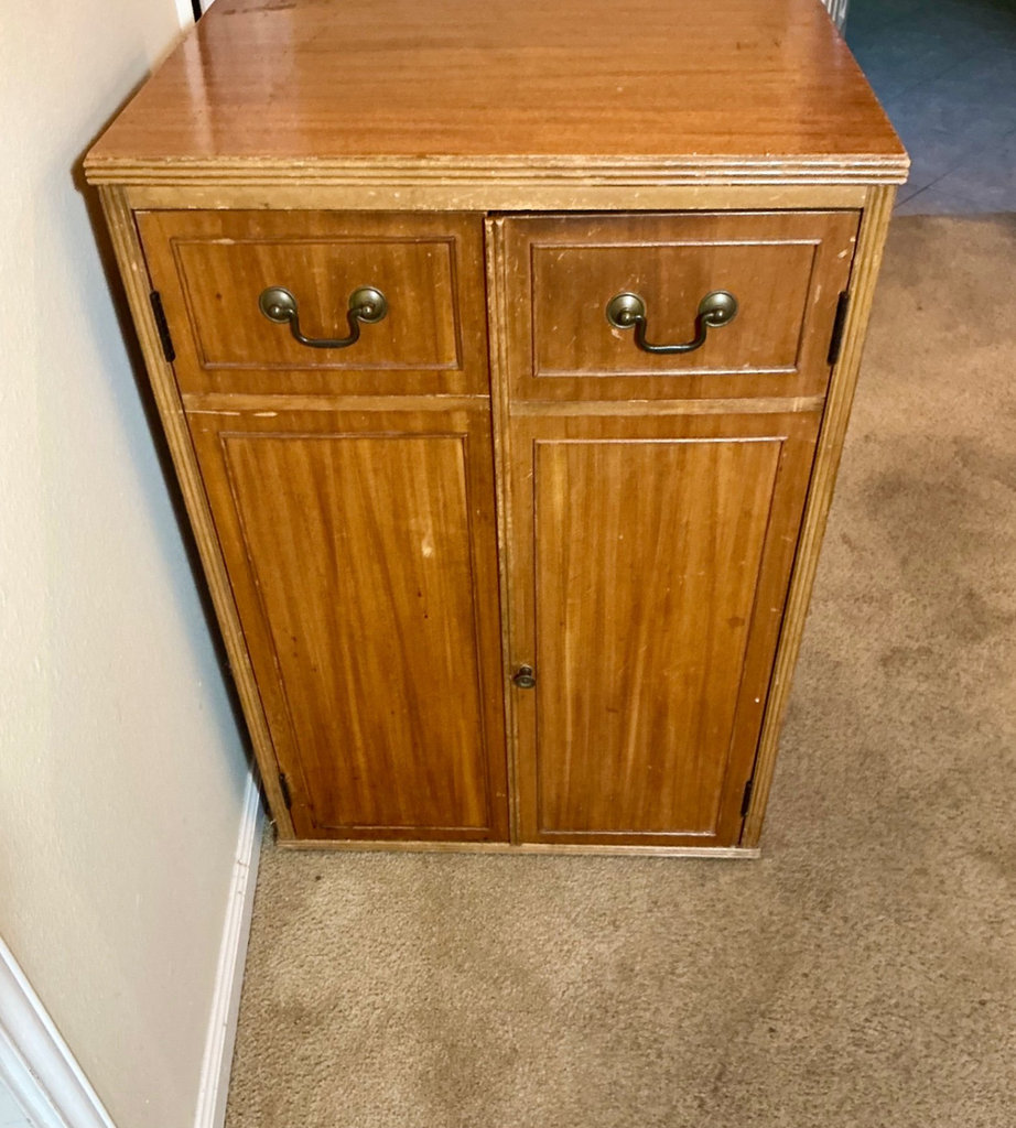 Vintage two shelf cabinet - image 5 of 5