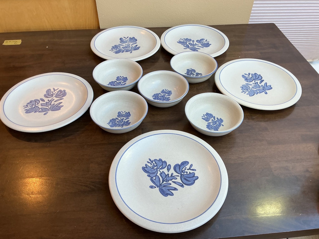 Vintage Pflatzgraff Plates and Bowls - image 1 of 5