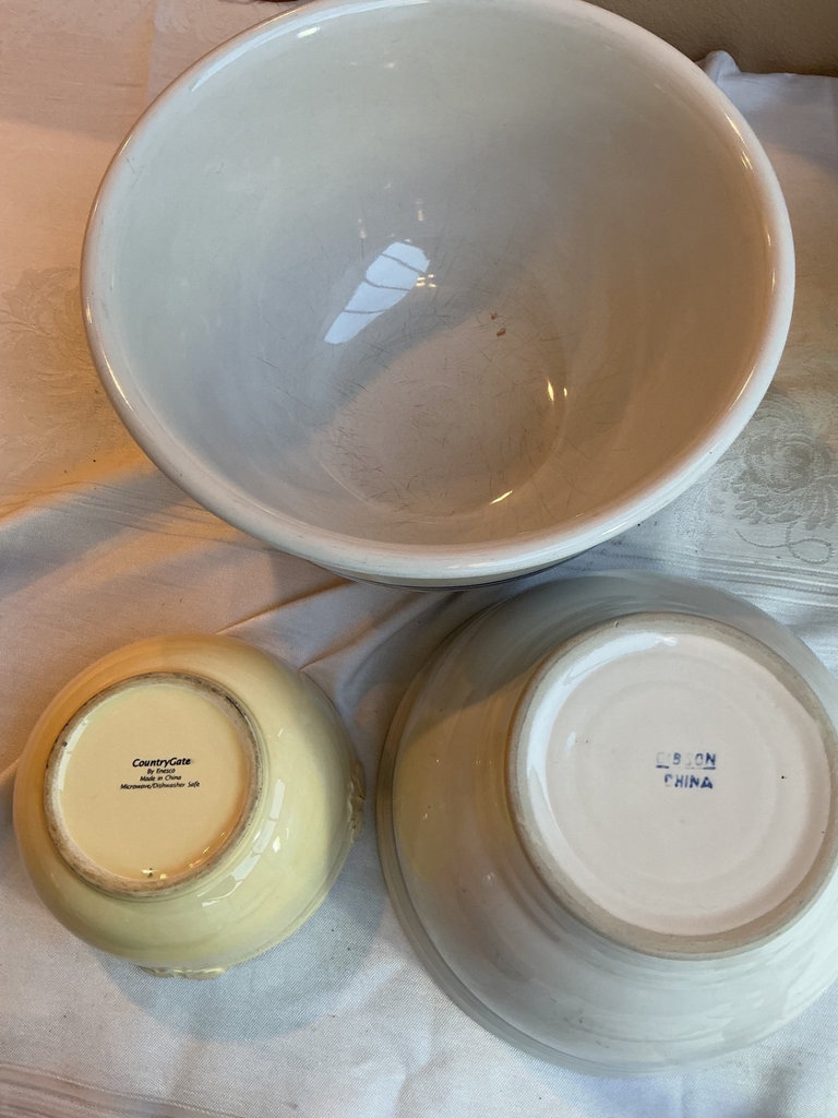 Vintage Ceramic Mixing Bowls, Inc Roseville, etc. - image 4 of 9
