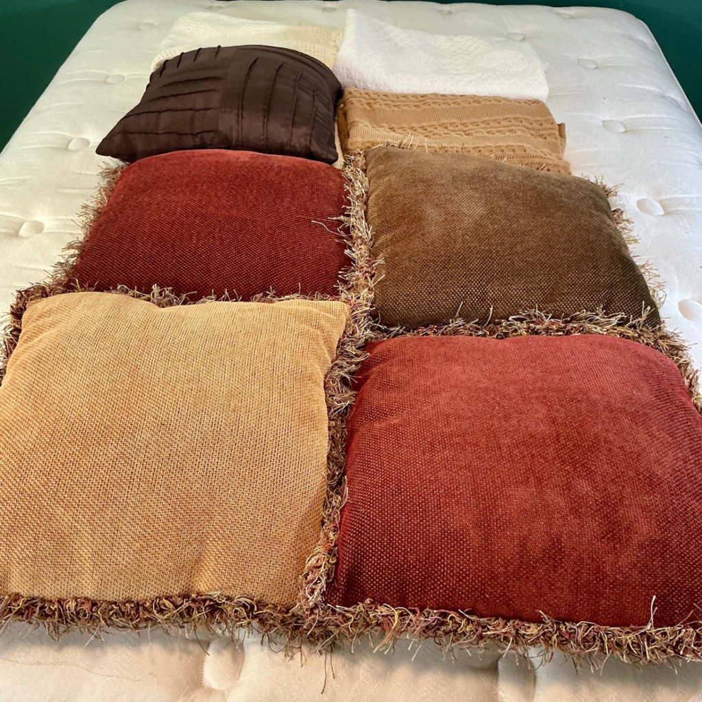 Throw pillows and Knitted Throws - image 1 of 8