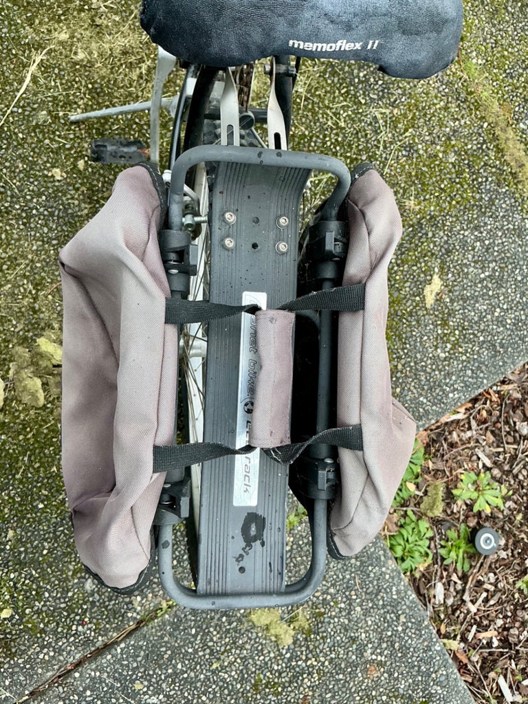 Raleigh M501 mountain bike with rear pannier bags - image 5 of 9