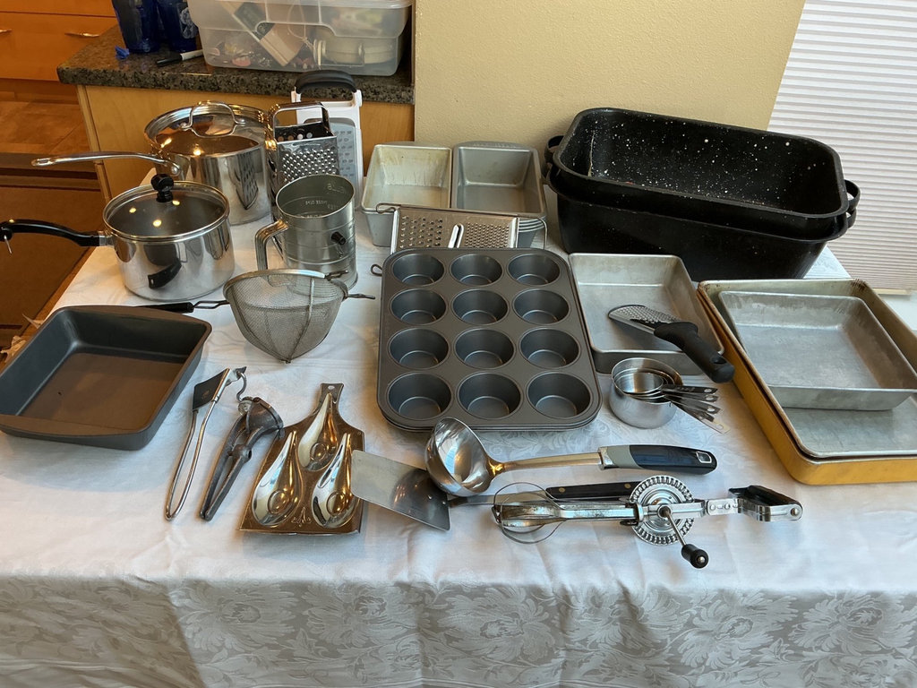 Metal cookware, Bakeware, Utensils - image 1 of 7