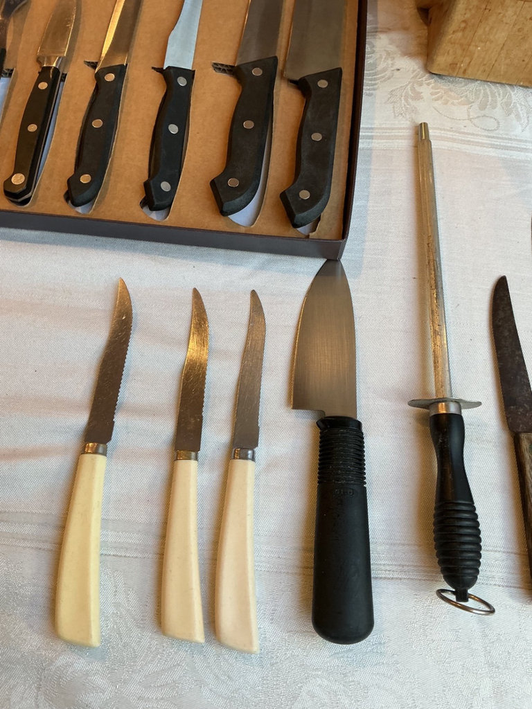 Cutlery and cutting boards - image 3 of 5