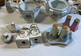 Assorted Ceramic vintage and antique Salt & Pepper Shakers - thumbnail 2 of 7