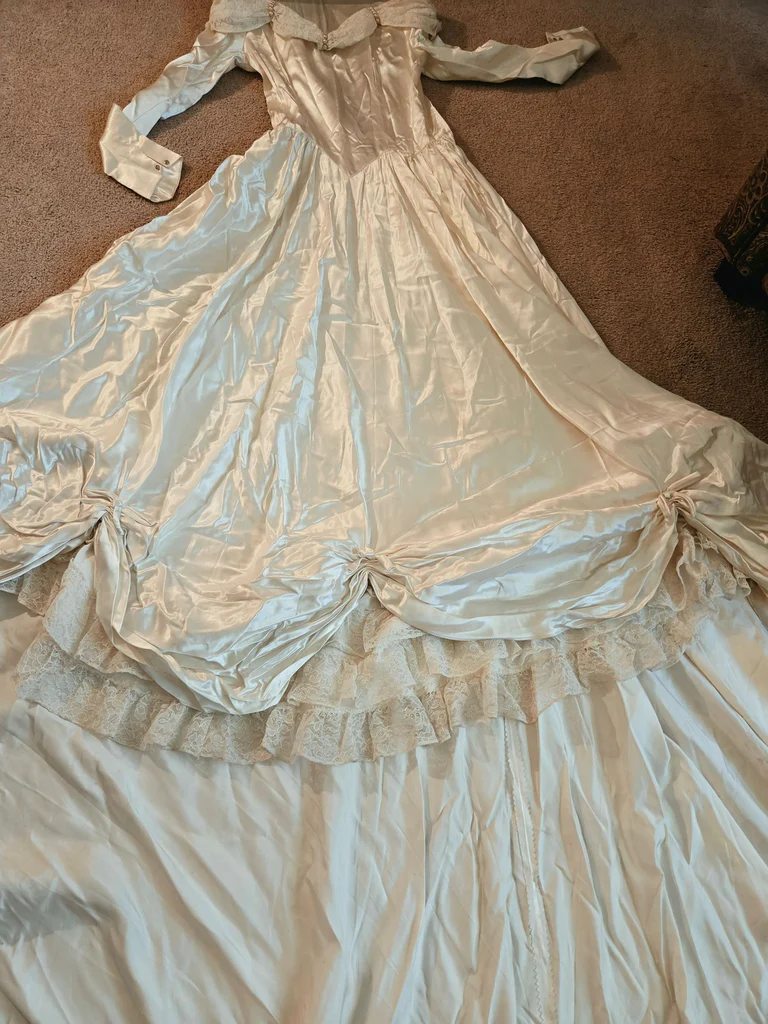1940's Wedding Dress - image 7 of 7