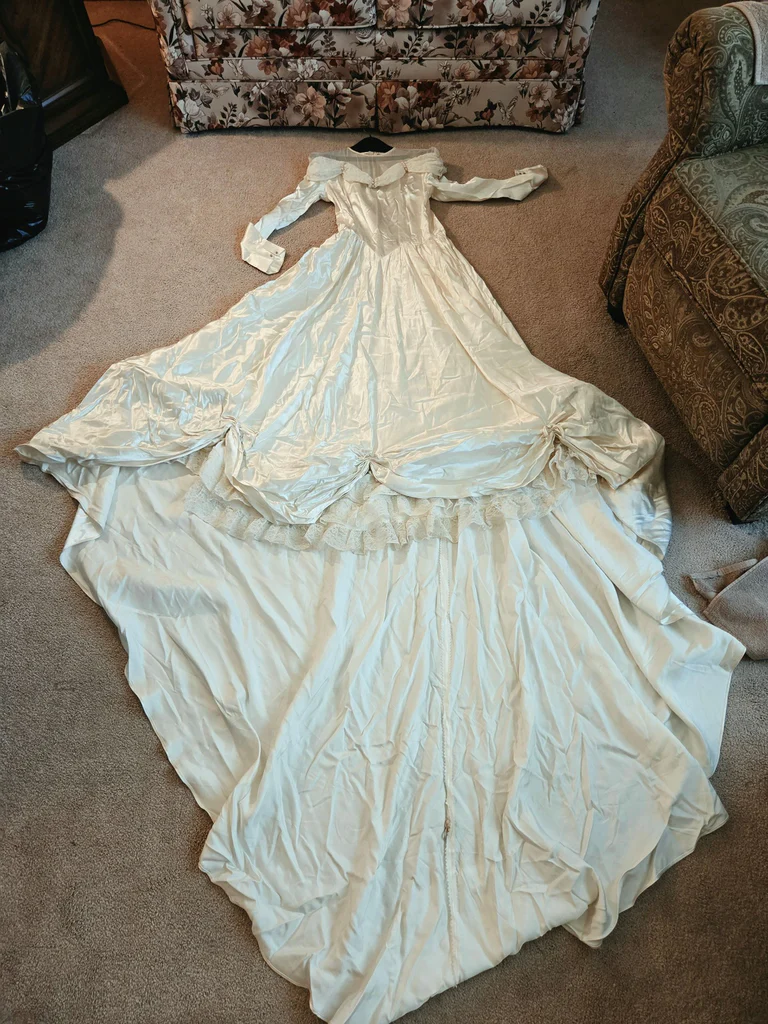 1940's Wedding Dress - image 1 of 7
