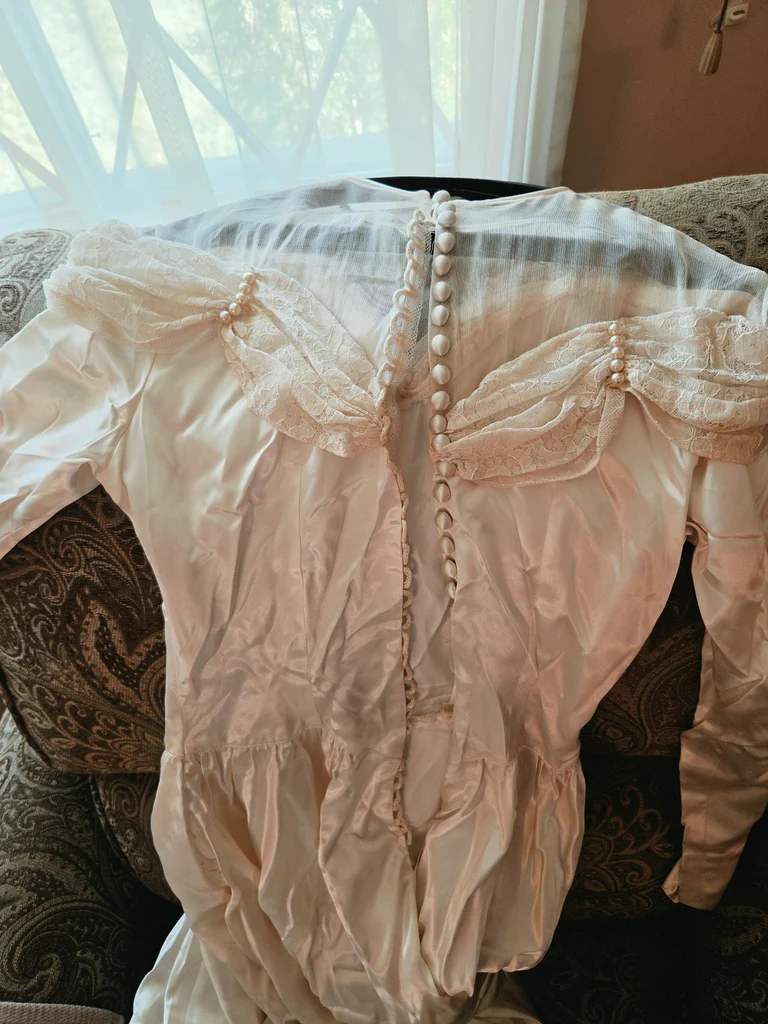 1940's Wedding Dress - image 6 of 7