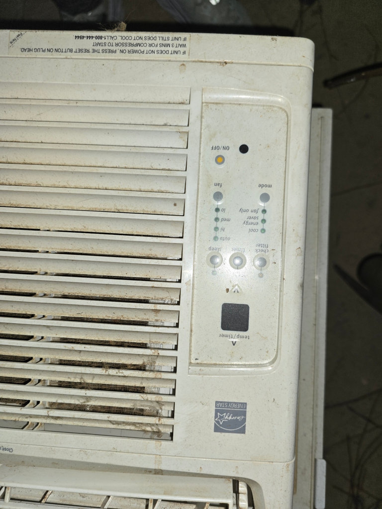 Frigidaire window air conditioner - image 4 of 6