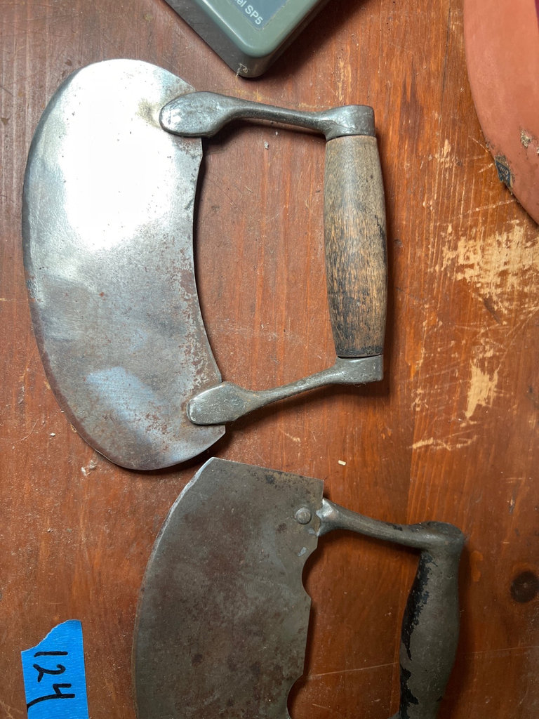 Assorted vintage kitchenware and metal tools - image 5 of 10