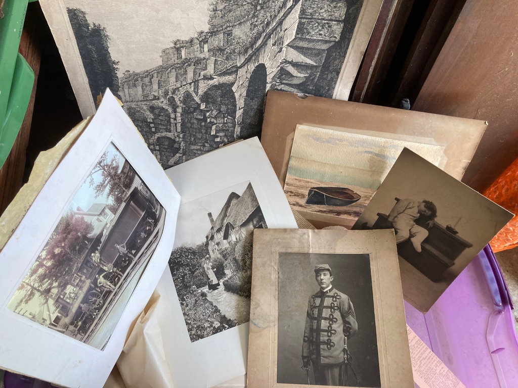 Assorted vintage photographs and art prints - image 6 of 19