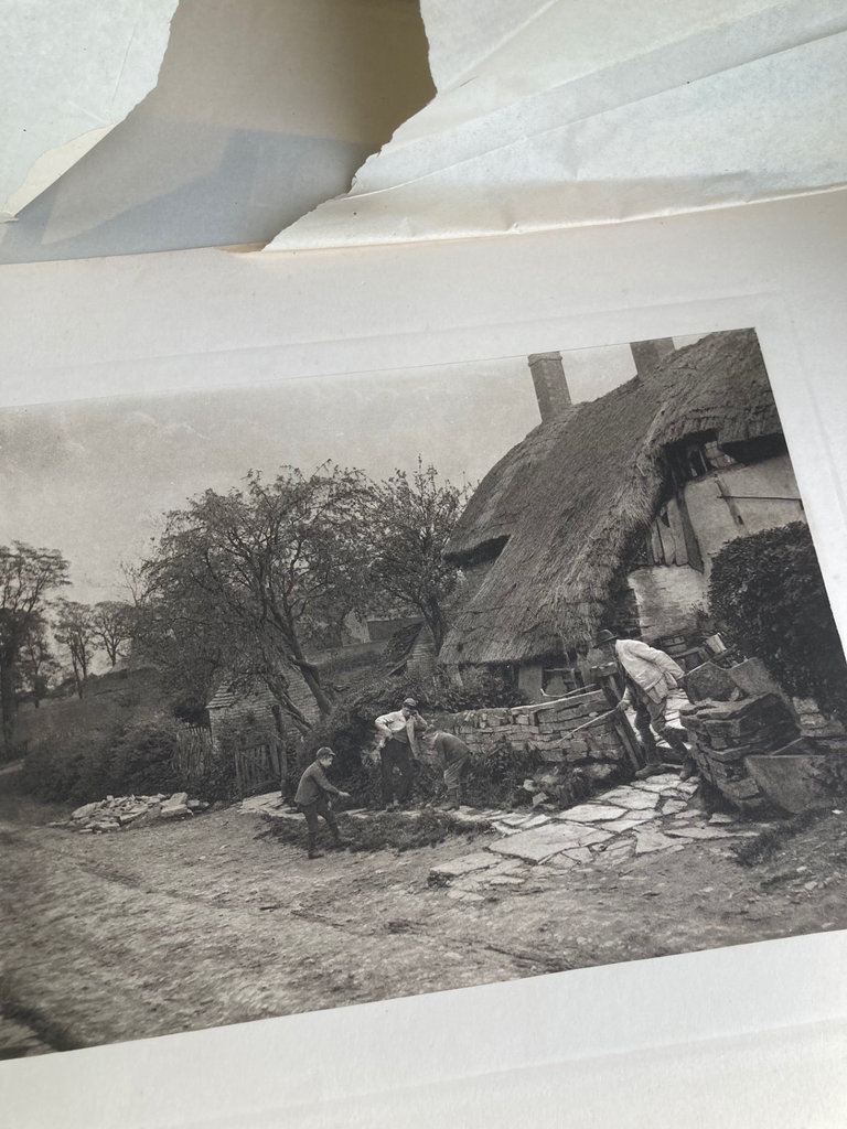 Assorted vintage photographs and art prints - image 14 of 19