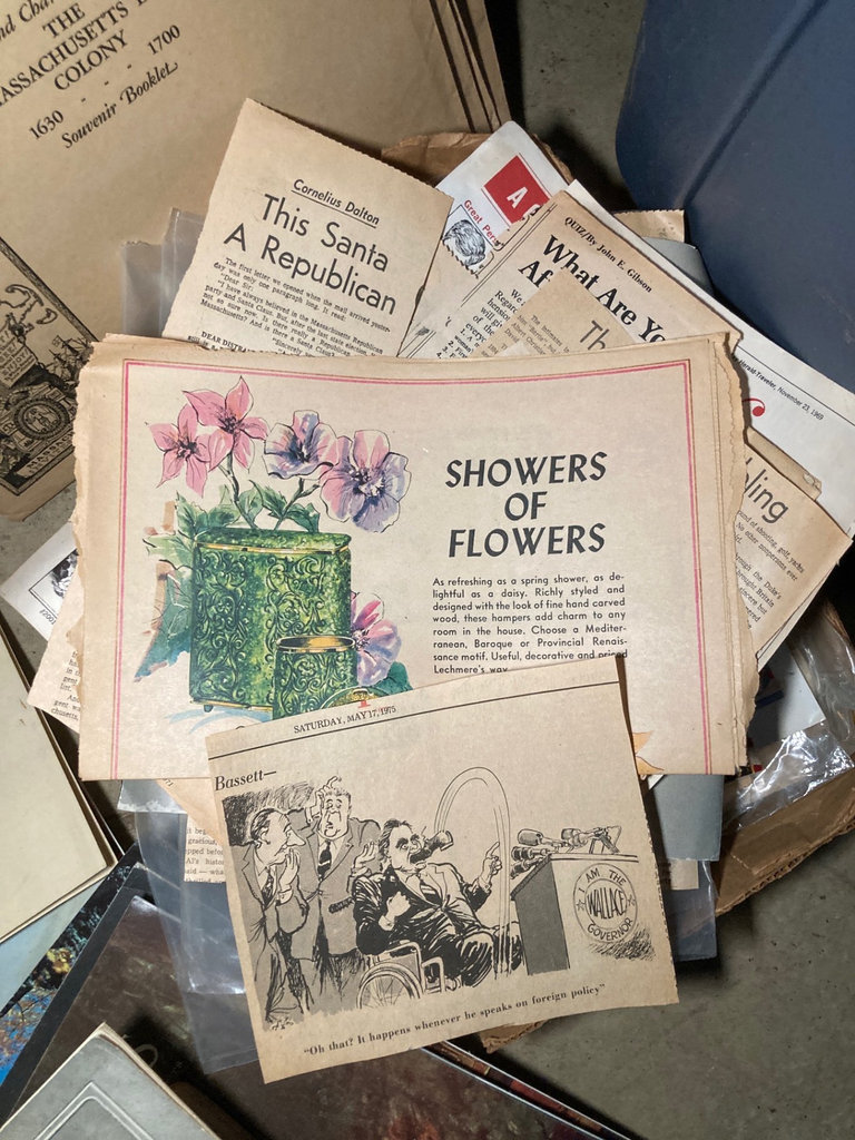 Collection of vintage magazines, programs, and ephemera - image 9 of 13