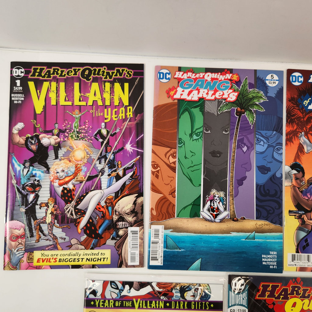 Harley Quinn Comics - image 2 of 6
