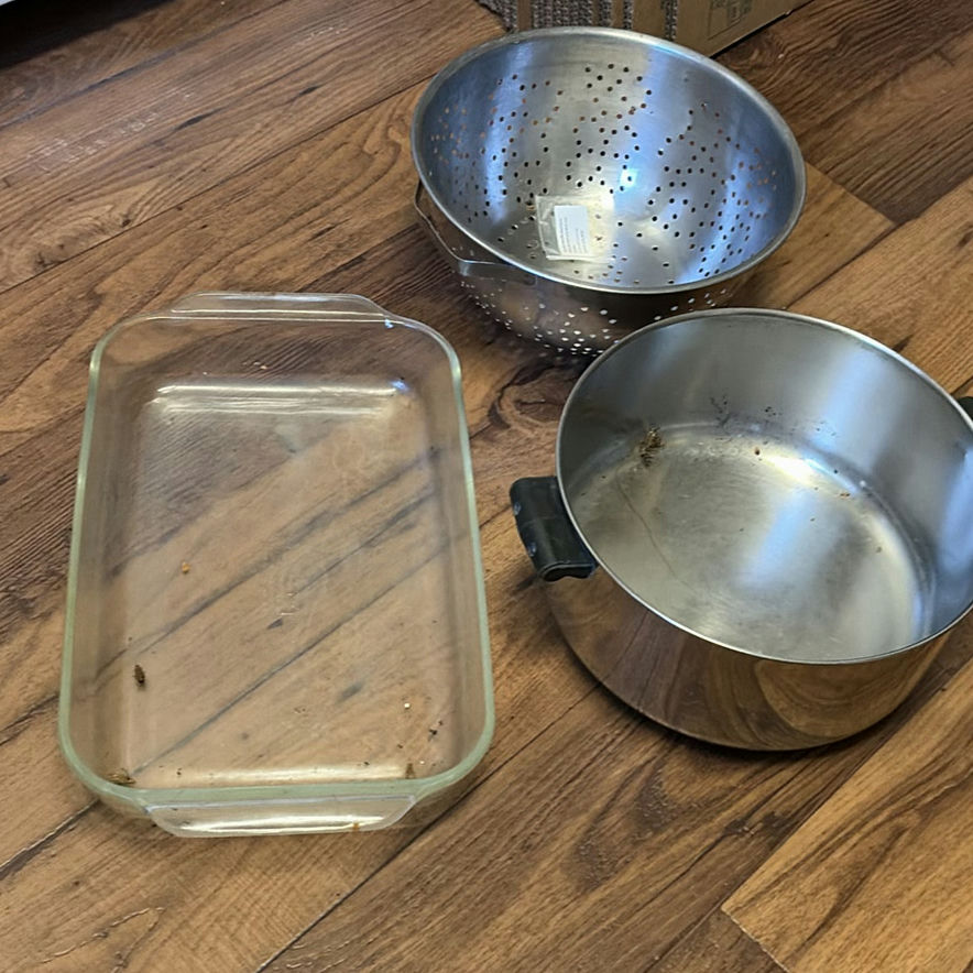 Stainless steel cookware set with glass baking dish - image 1 of 6