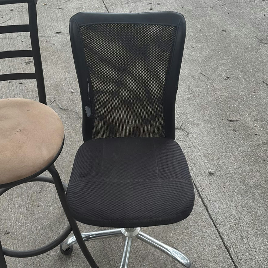 Two bar stools and an office chair - image 3 of 4