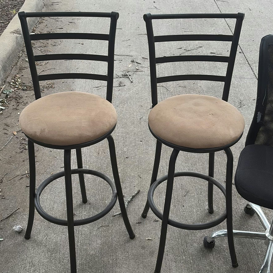 Two bar stools and an office chair - image 2 of 4