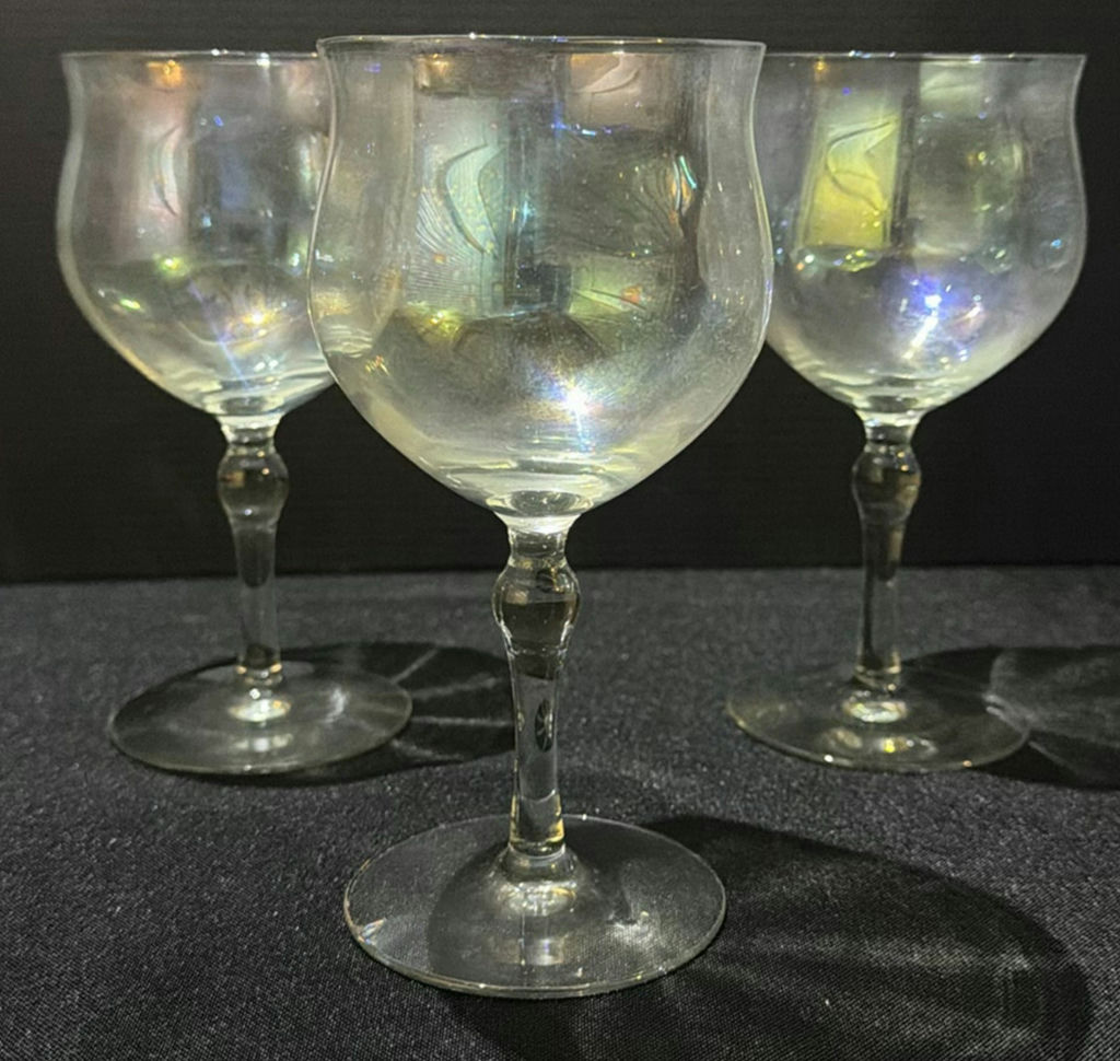 Clear stemmed wine glasses - image 3 of 3