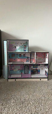 Multi-Level Dollhouse with Interior Rooms - Image 1 of 4