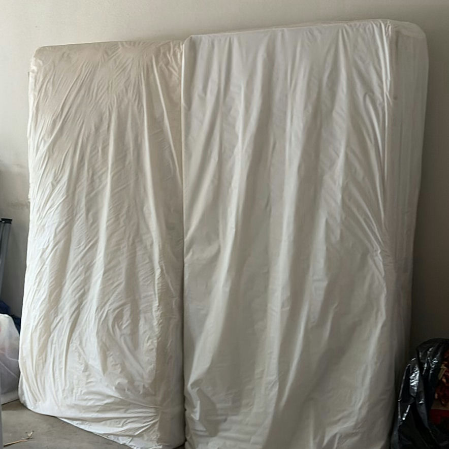 Twin boxspring and Mattresse with Bed Frame Rails - image 1 of 5
