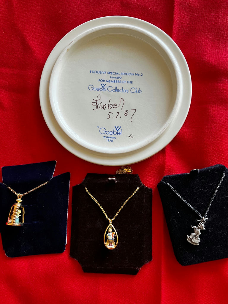 Goebel Collectors plate with three pendant necklaces - image 3 of 4