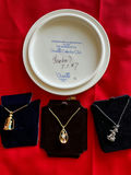 Goebel Collectors plate with three pendant necklaces - thumbnail 3 of 4