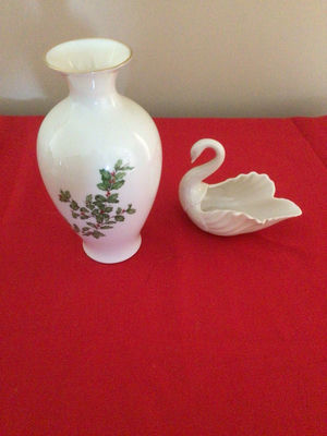 White porcelain vase and swan-shaped creamer - Image 1 of 2