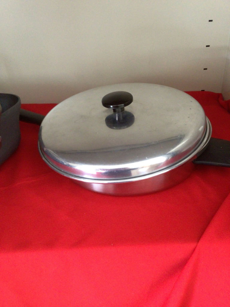 Rectangular broiler pan with rack, round egg poacher insert, and metal lid - image 4 of 4